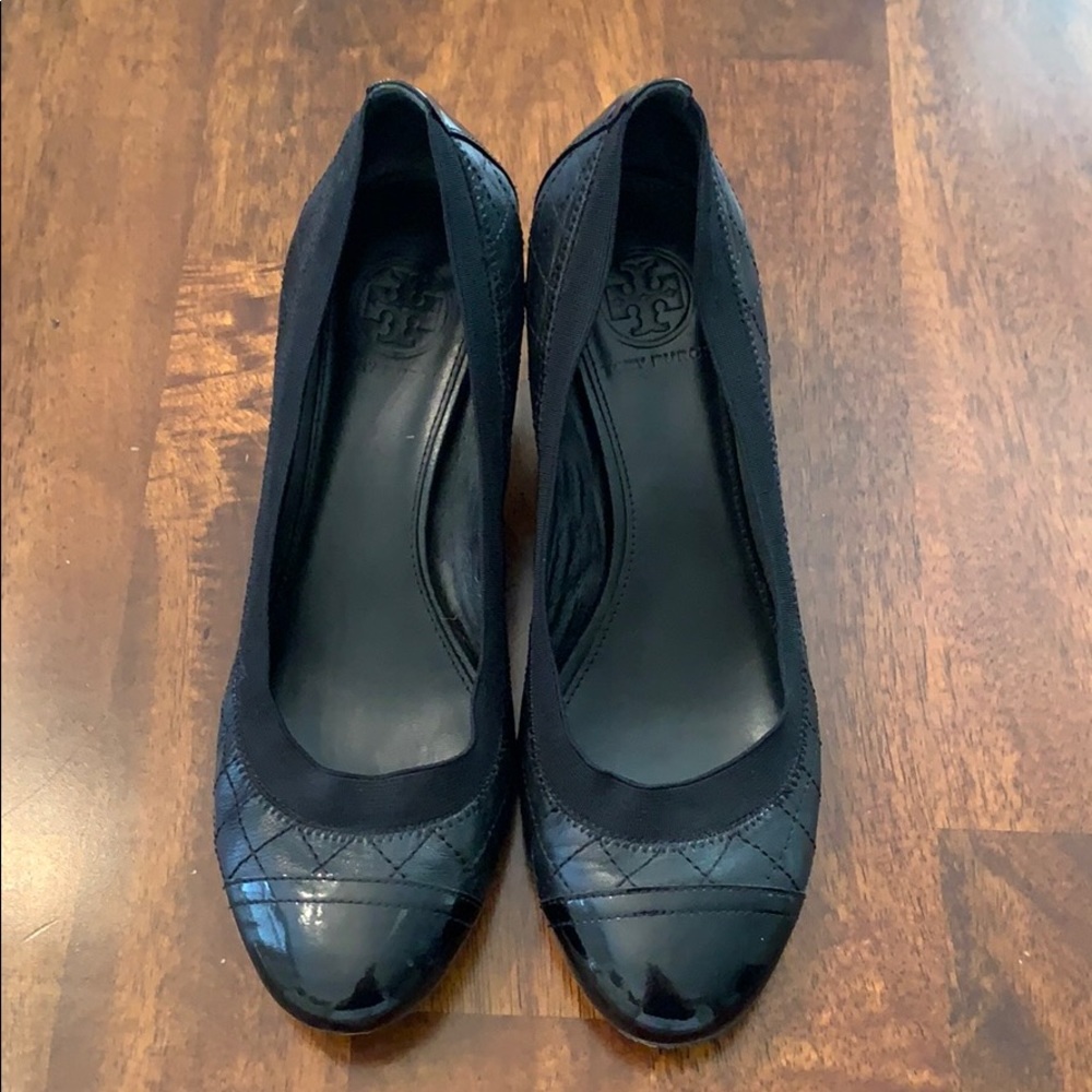 Tory Burch black “Carrie” Quilted Cap Toe Pump 8.5